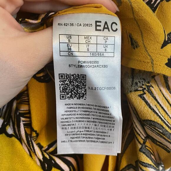 NWT GUESS Dress Yellow Palm Print Cascade Front V-Neck Ruffle Bottom Size Small - Picture 9 of 10